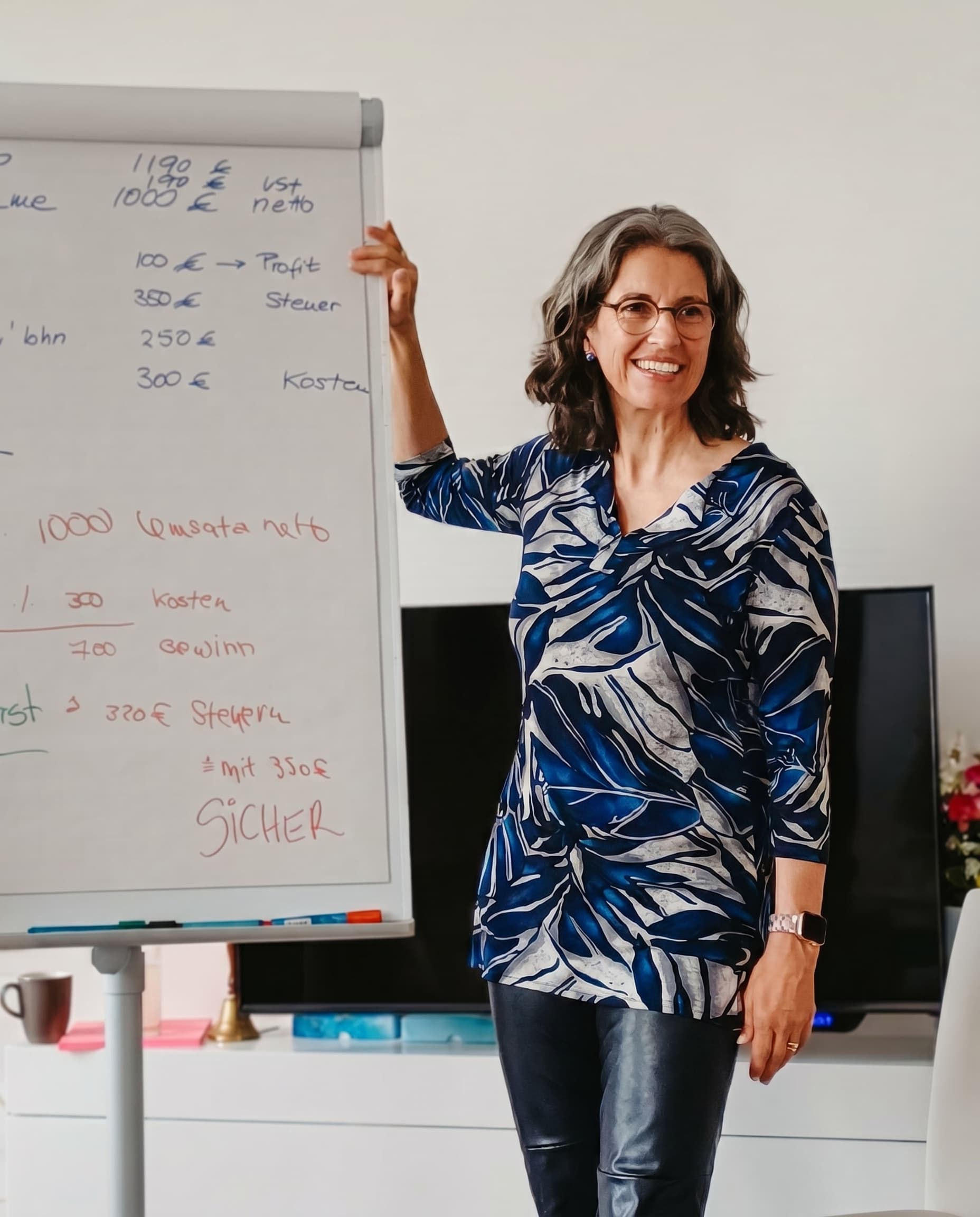 Beate Plapper hält einen Vortrag